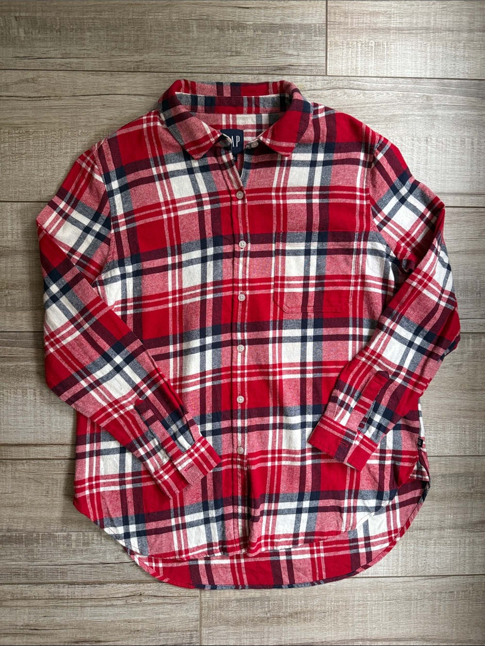 GAP Women’s Red Navy Plaid Soft Lightweight Button Down Shirt Medium M Fall 2021
